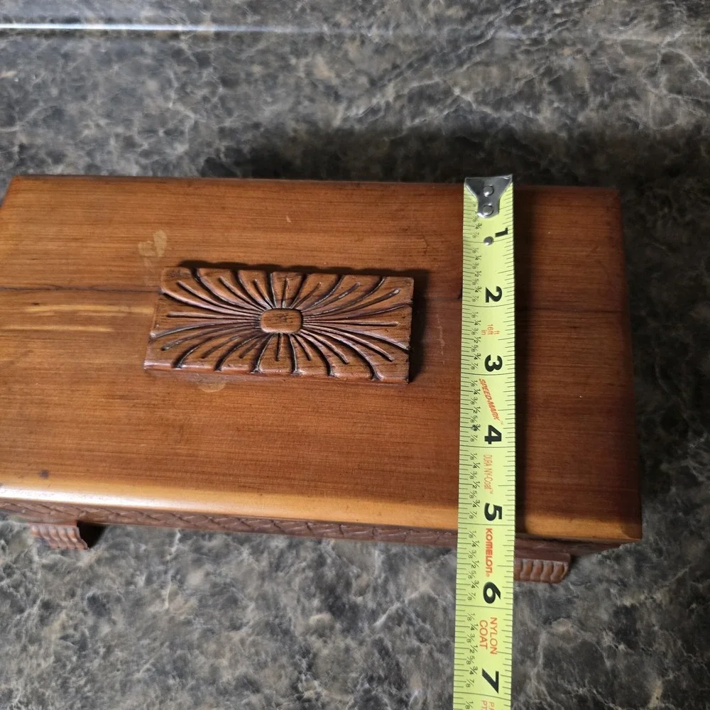 Vtg Mini Cedar Chest Footed‎ w/ Medallion & Decorative Front